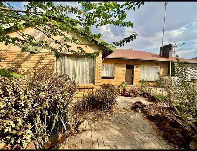 3 BEDROOM HOUSE FOR SALE IN VANDERBIJLPARK CE 2